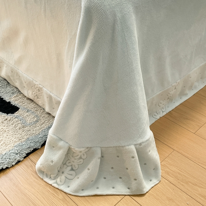 91家纺网 家纺一手货源 找家纺 利欧 2025新款褶皱边雕花牛奶绒四件套 少女结-蓝