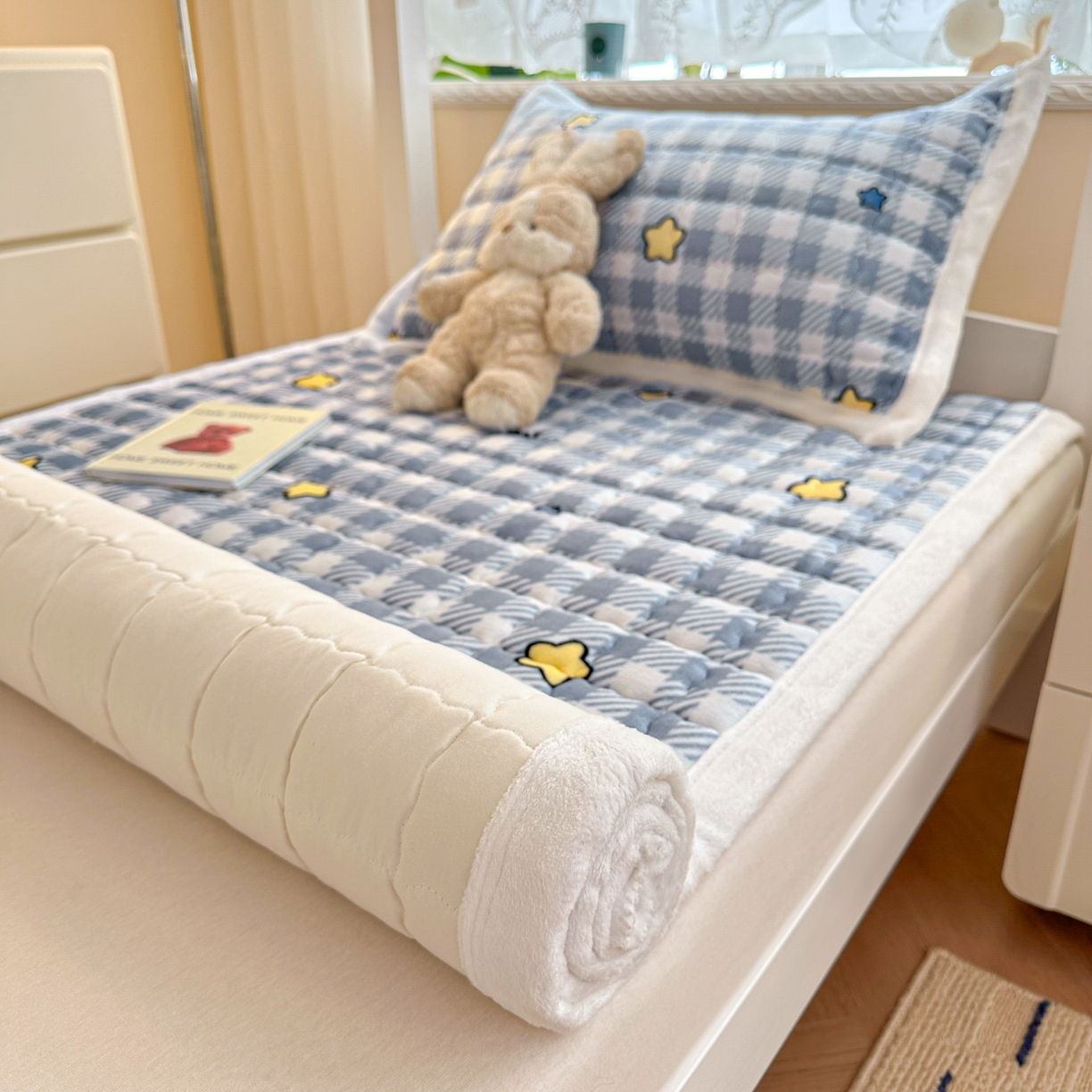 91家纺网 家纺一手货源 找家纺 川悦生活 2025新款A类印花牛奶绒床垫加厚绒保暖床床褥 床垫简空星号