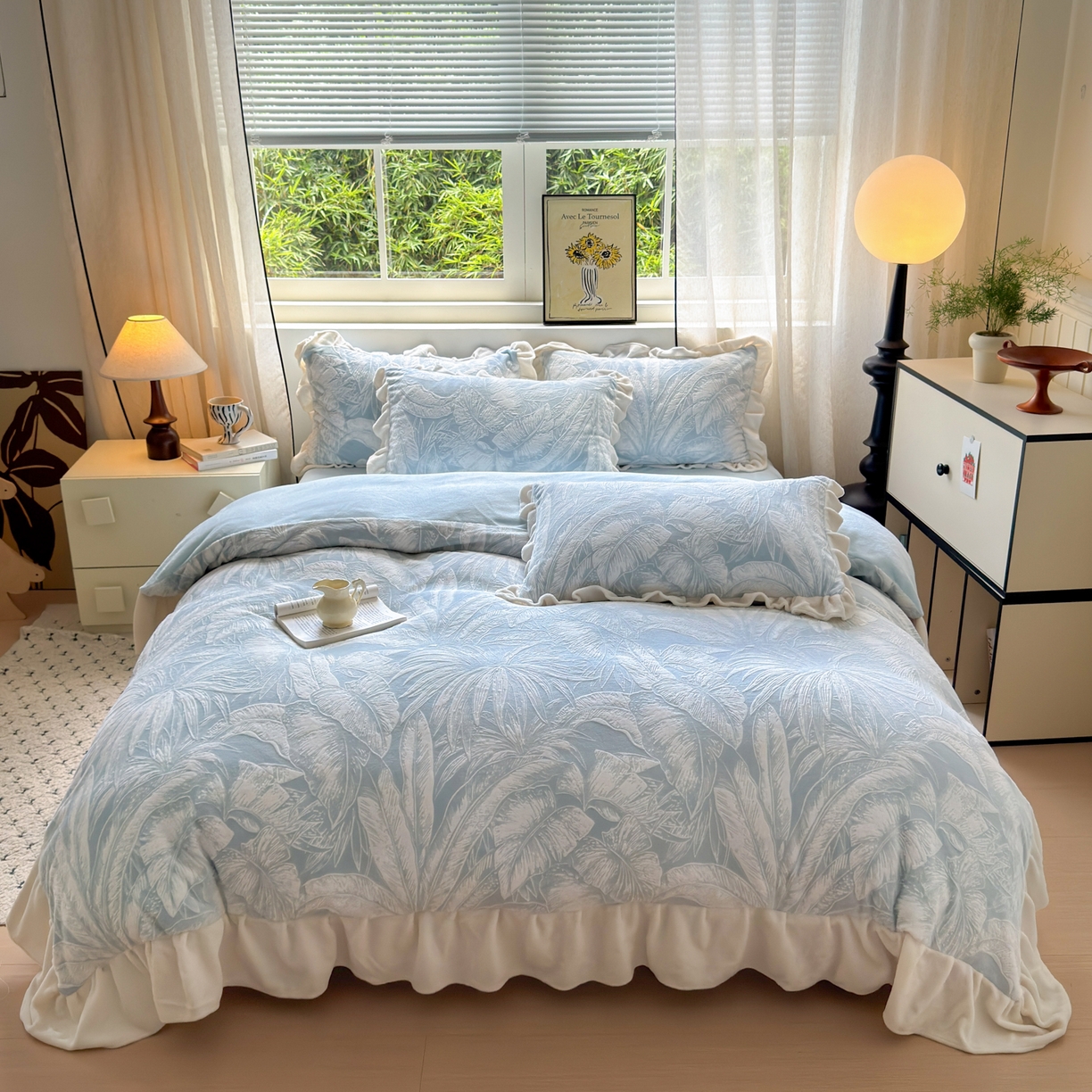 91家纺网 家纺一手货源 找家纺 德比尔斯  2025新款韩版白色花边雕花烂花牛奶绒四件套 盛夏从林