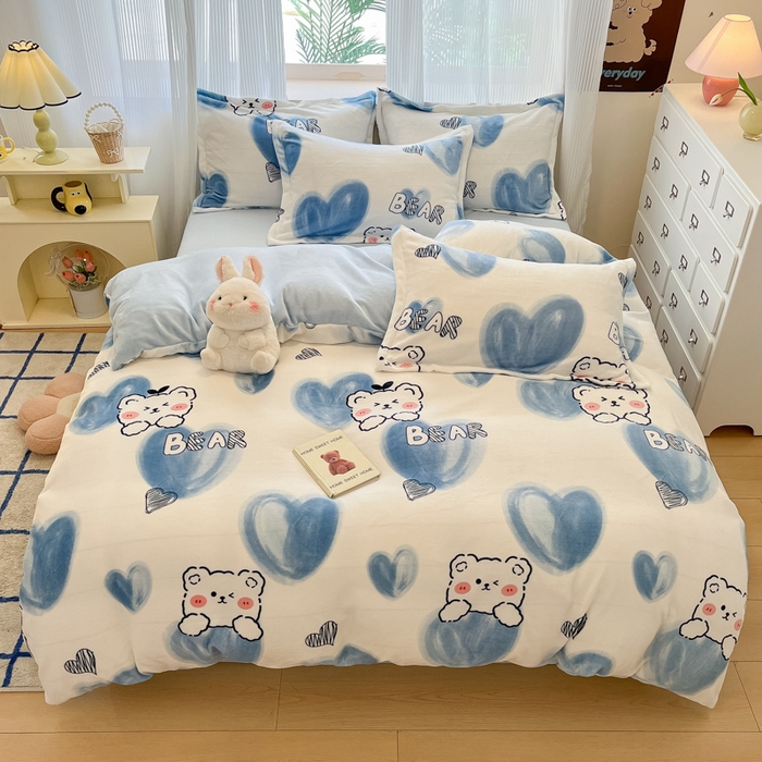 91家纺网 家纺一手货源 找家纺 柒月家居 2025新款加厚200克牛奶绒四件套 爱心小熊