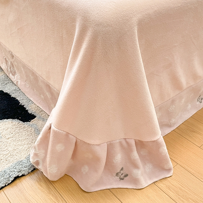 91家纺网 家纺一手货源 找家纺 利欧 2025新款褶皱边雕花牛奶绒四件套 舞蝶-粉