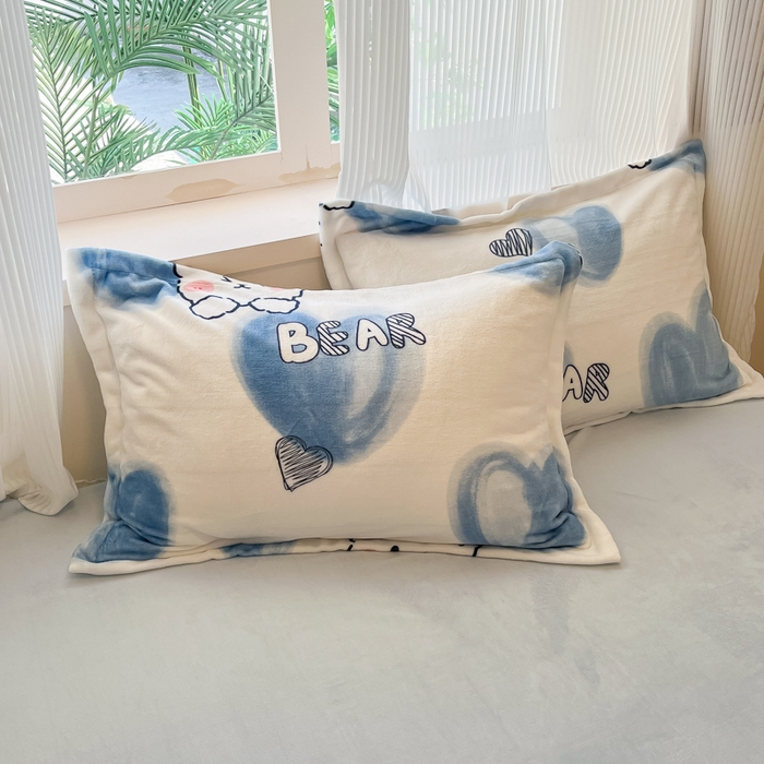 91家纺网 家纺一手货源 找家纺 柒月家居 2025新款加厚200克牛奶绒四件套 爱心小熊