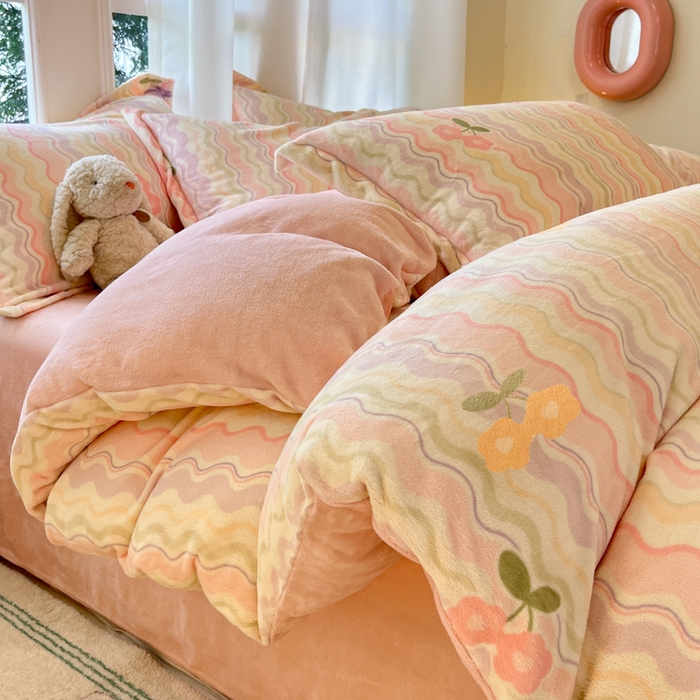 柒月家居 2025新款加厚200克牛奶绒四件套 彩虹小花