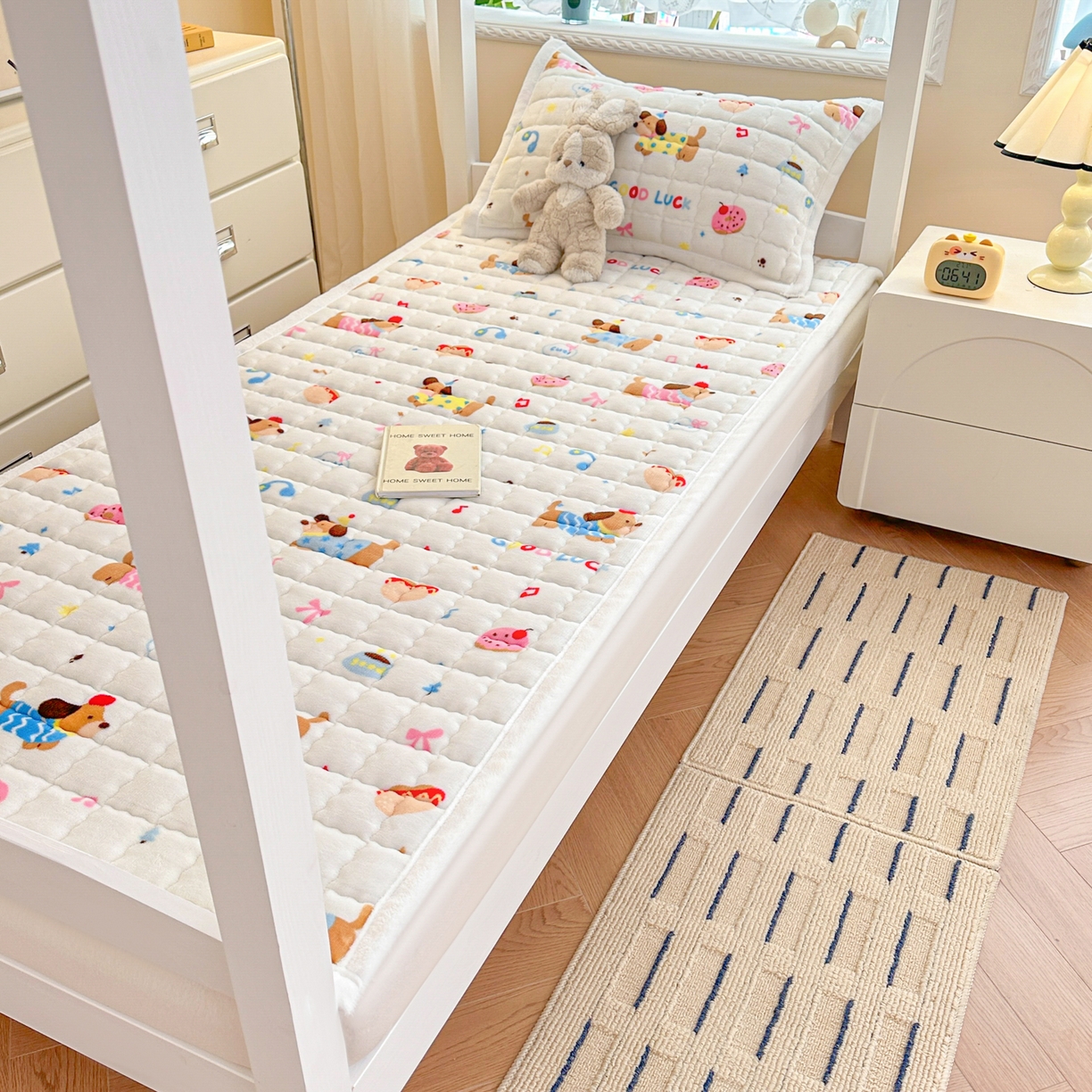 91家纺网 家纺一手货源 找家纺 川悦生活 2025新款A类印花牛奶绒床垫加厚绒保暖床床褥 床垫快乐腊肠