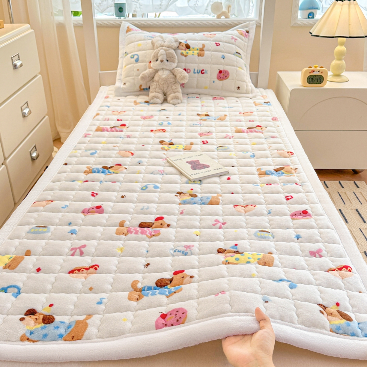 91家纺网 家纺一手货源 找家纺 川悦生活 2025新款A类印花牛奶绒床垫加厚绒保暖床床褥 床垫快乐腊肠