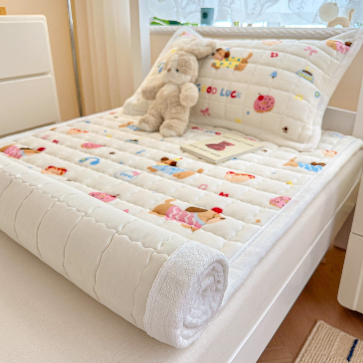 91家纺网 家纺一手货源 找家纺 川悦生活 2025新款A类印花牛奶绒床垫加厚绒保暖床床褥 床垫快乐腊肠