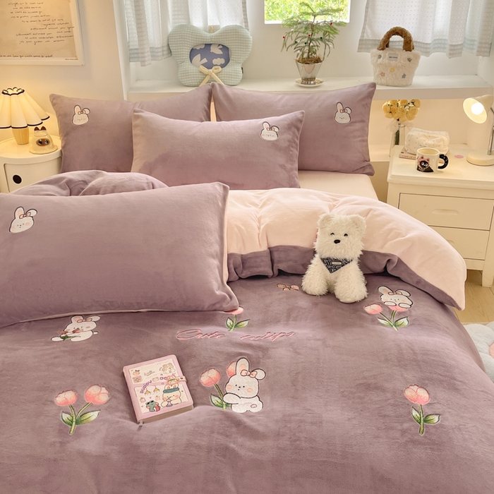 利欧 2025新款满绣卡通牛奶绒刺绣四件套 鲜花小兔-酱紫