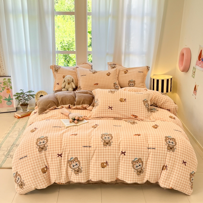 91家纺网 家纺一手货源 找家纺 柒月家居 2025新款加厚200克牛奶绒四件套 格格布布