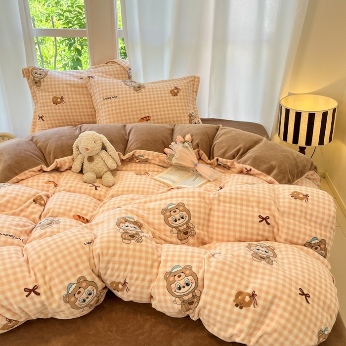 91家纺网 家纺一手货源 找家纺 柒月家居 2025新款加厚200克牛奶绒四件套 格格布布