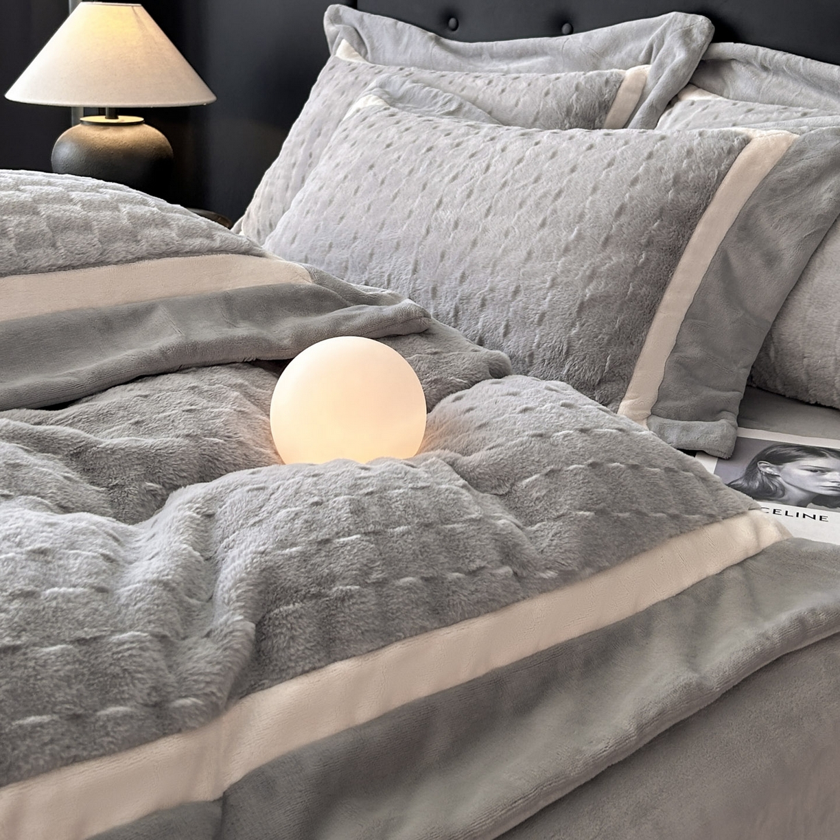 91家纺网 家纺一手货源 找家纺 佳品居 2025新款11斤重加厚兔毛绒轻奢摩卡系列牛奶绒双拼角四件套 摩卡-高级灰