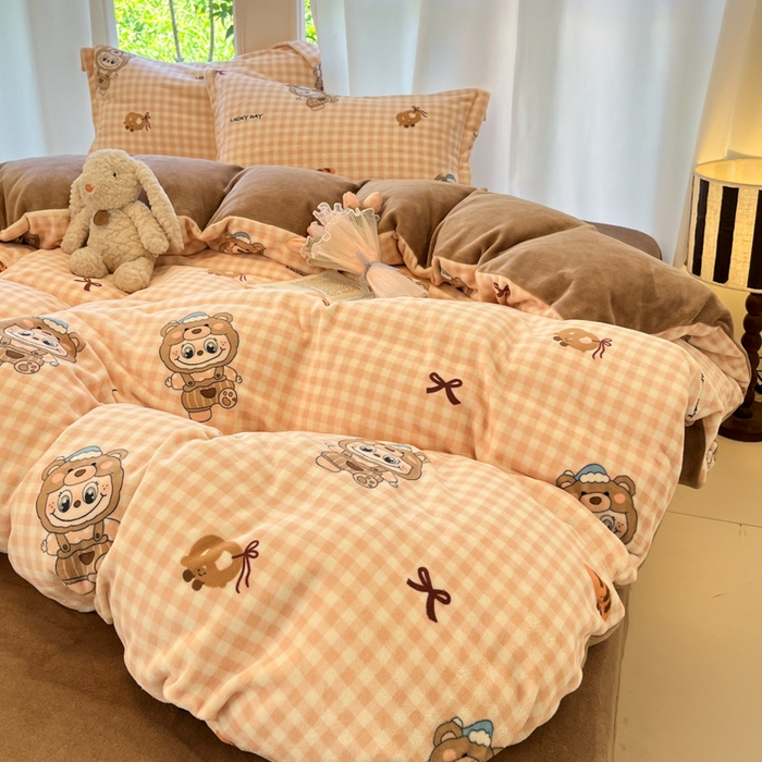 91家纺网 家纺一手货源 找家纺 柒月家居 2025新款加厚200克牛奶绒四件套 格格布布