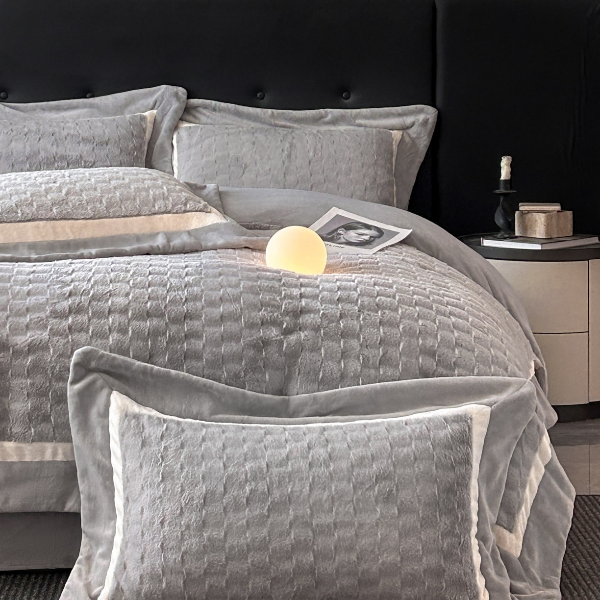 91家纺网 家纺一手货源 找家纺 佳品居 2025新款11斤重加厚兔毛绒轻奢摩卡系列牛奶绒双拼角四件套 摩卡-高级灰