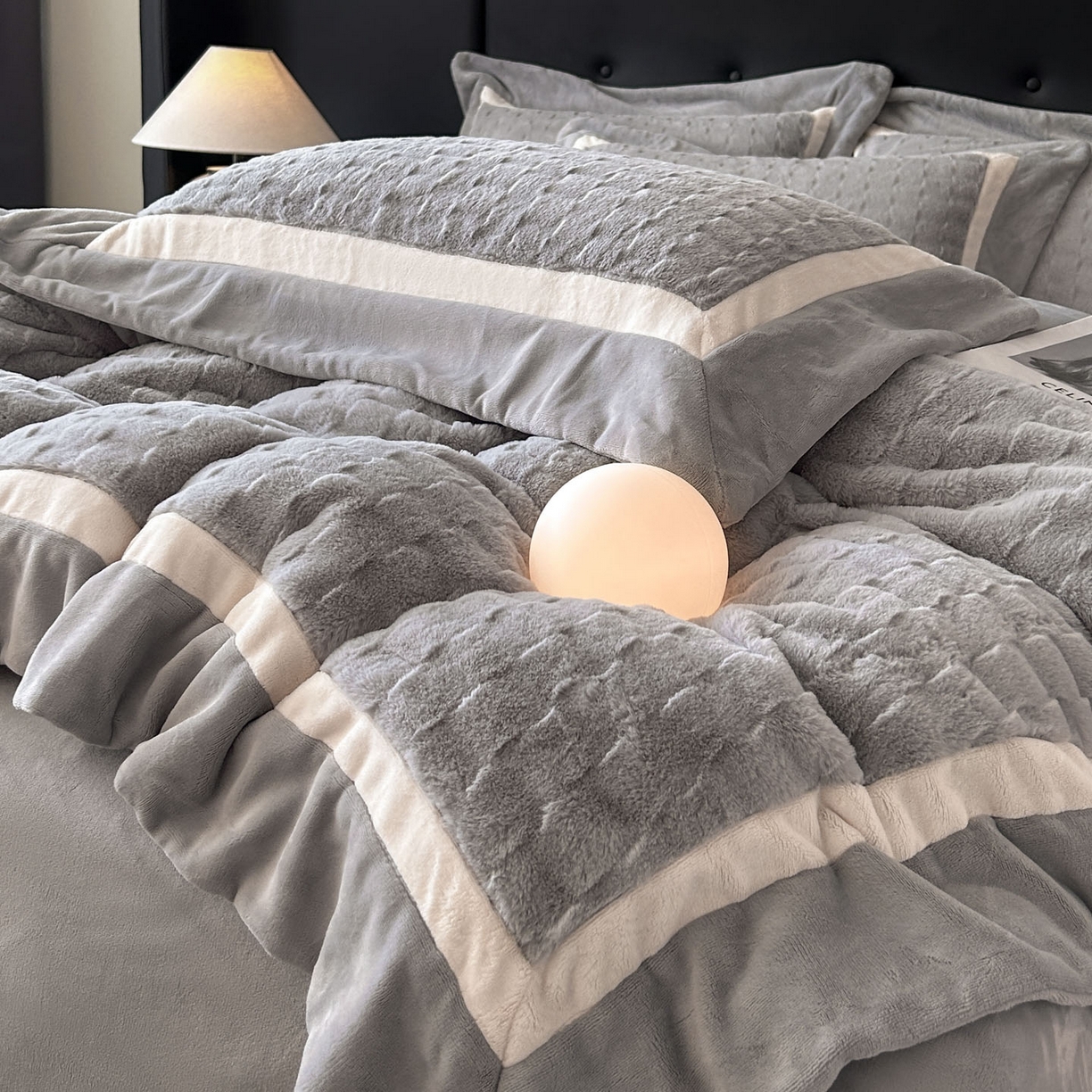 91家纺网 家纺一手货源 找家纺 佳品居 2025新款11斤重加厚兔毛绒轻奢摩卡系列牛奶绒双拼角四件套 摩卡-高级灰