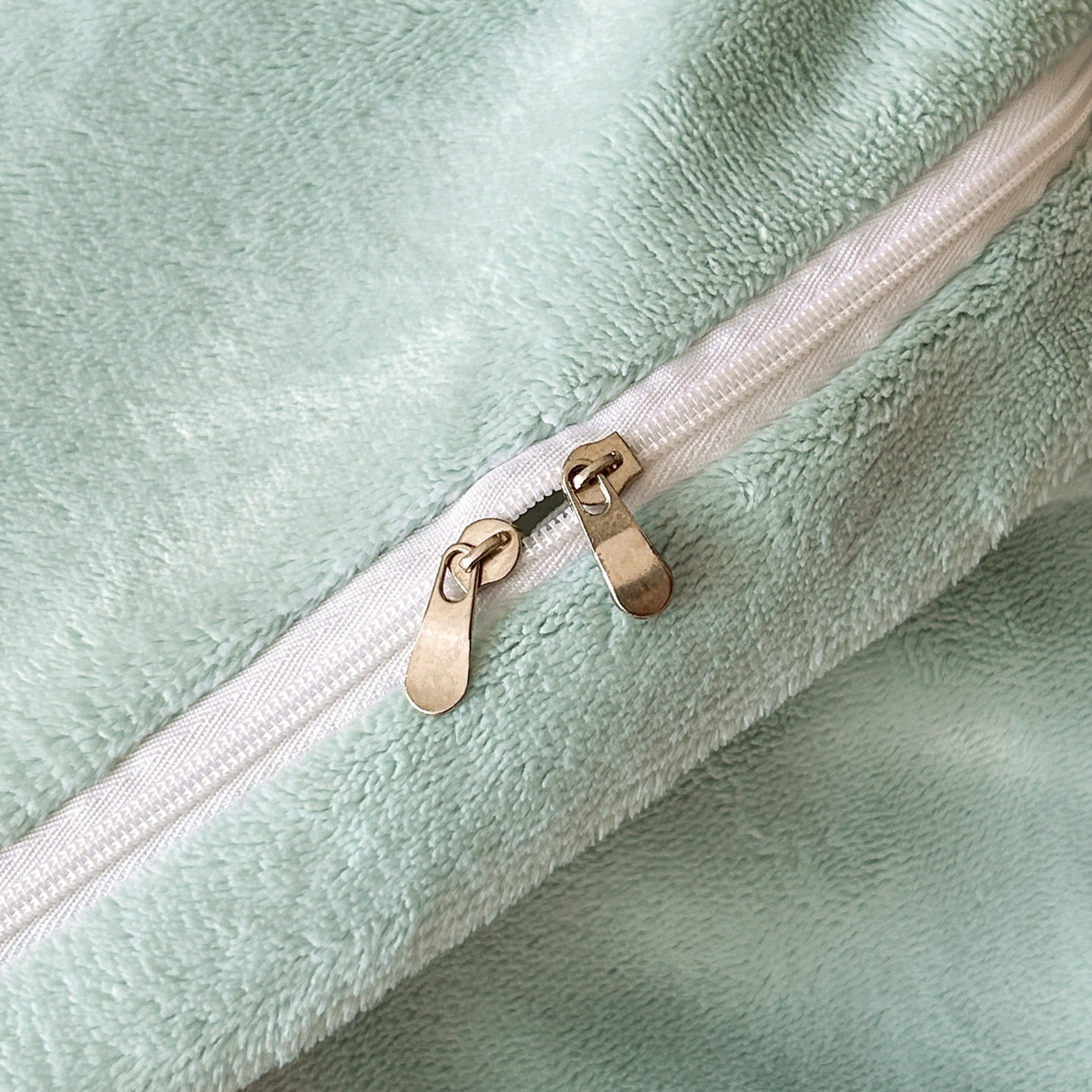 91家纺网 家纺一手货源 找家纺 佳品居 2025新款11斤重加厚兔毛绒轻奢摩卡系列牛奶绒双拼角四件套 摩卡 -浅绿