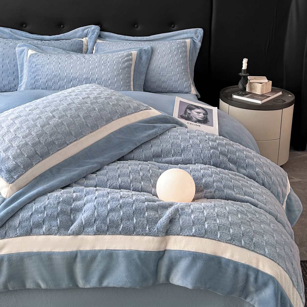 91家纺网 家纺一手货源 找家纺 佳品居 2025新款11斤重加厚兔毛绒轻奢摩卡系列牛奶绒双拼角四件套 摩卡-湖蓝