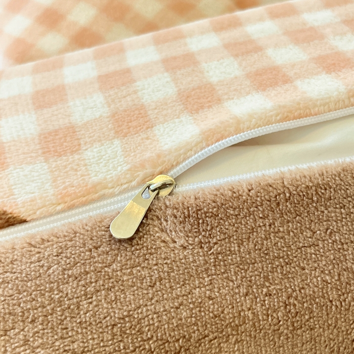 91家纺网 家纺一手货源 找家纺 柒月家居 2025新款加厚200克牛奶绒四件套 格格布布