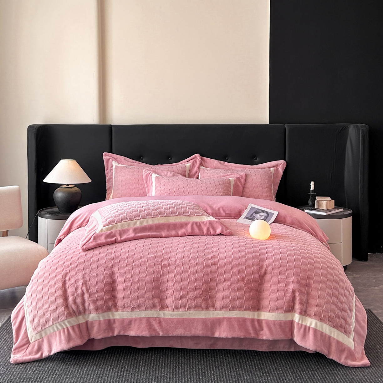 91家纺网 家纺一手货源 找家纺 佳品居 2025新款11斤重加厚兔毛绒轻奢摩卡系列牛奶绒双拼角四件套 摩卡-樱花粉