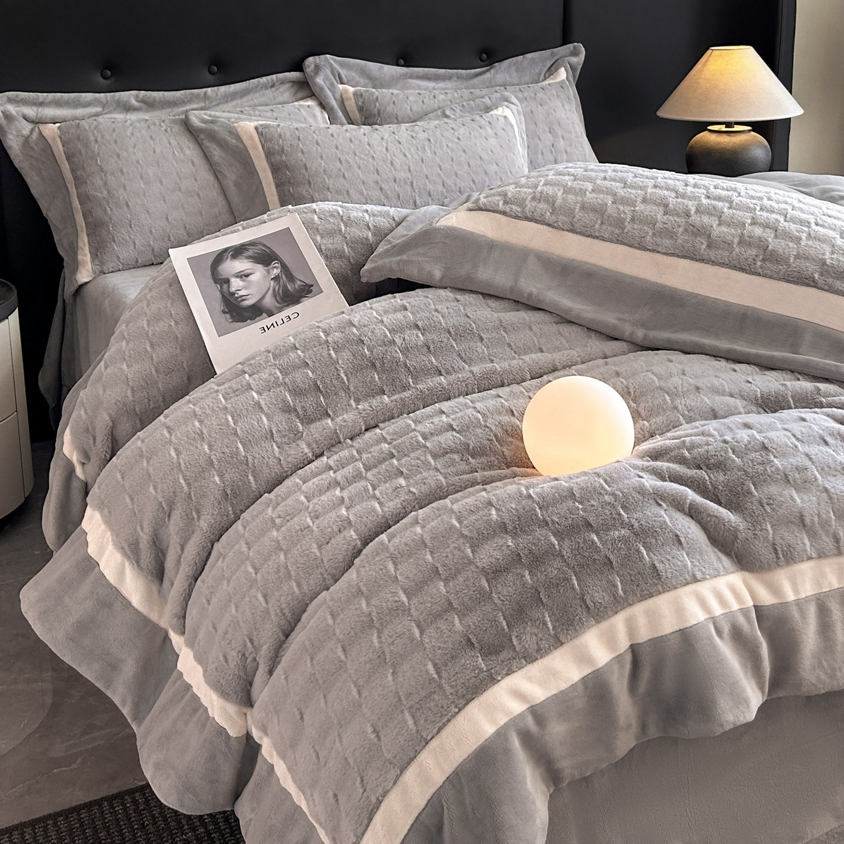 91家纺网 家纺一手货源 找家纺 佳品居 2025新款11斤重加厚兔毛绒轻奢摩卡系列牛奶绒双拼角四件套 摩卡-高级灰