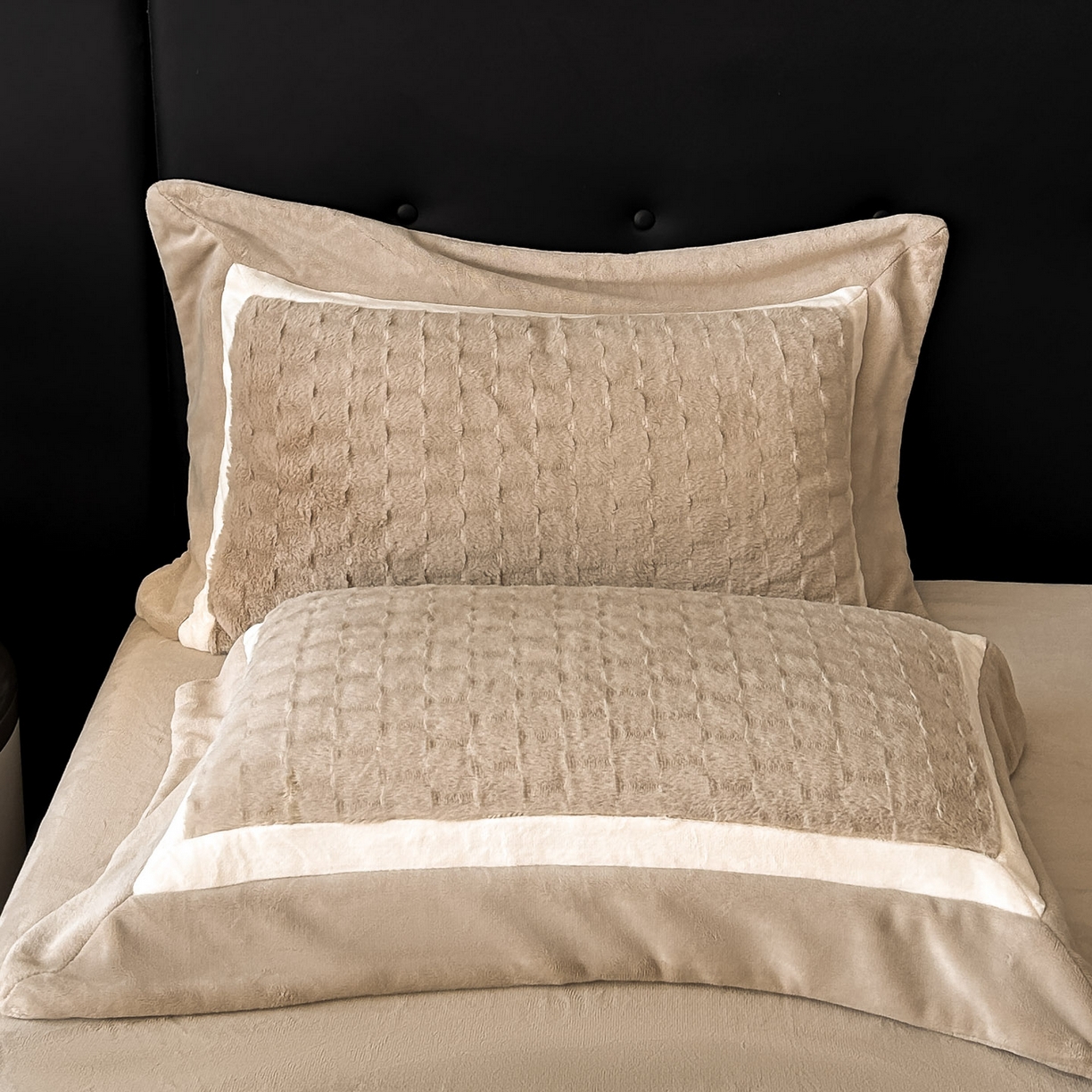 91家纺网 家纺一手货源 找家纺 佳品居 2025新款11斤重加厚兔毛绒轻奢摩卡系列牛奶绒双拼角四件套 摩卡-奶咖