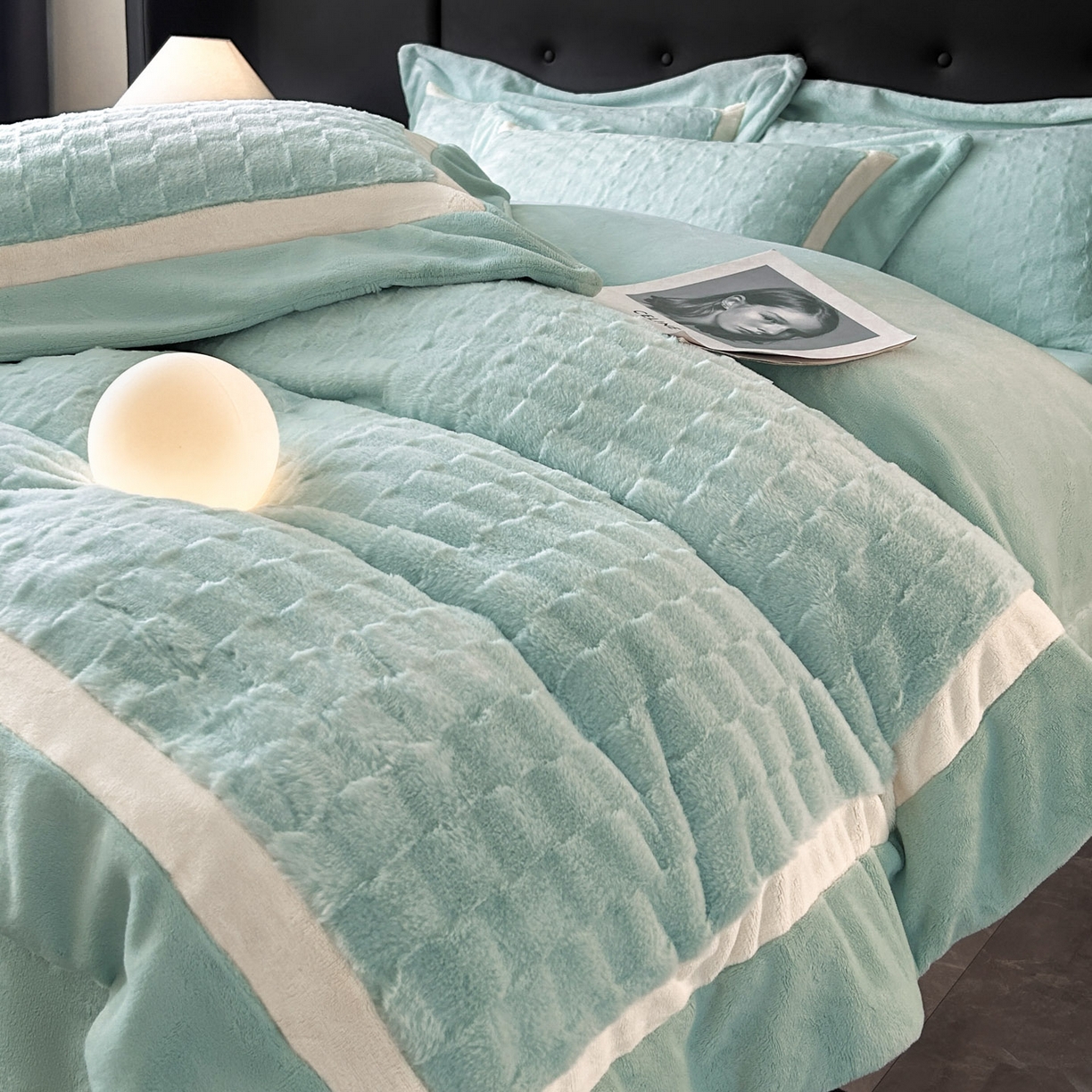 91家纺网 家纺一手货源 找家纺 佳品居 2025新款11斤重加厚兔毛绒轻奢摩卡系列牛奶绒双拼角四件套 摩卡 -浅绿