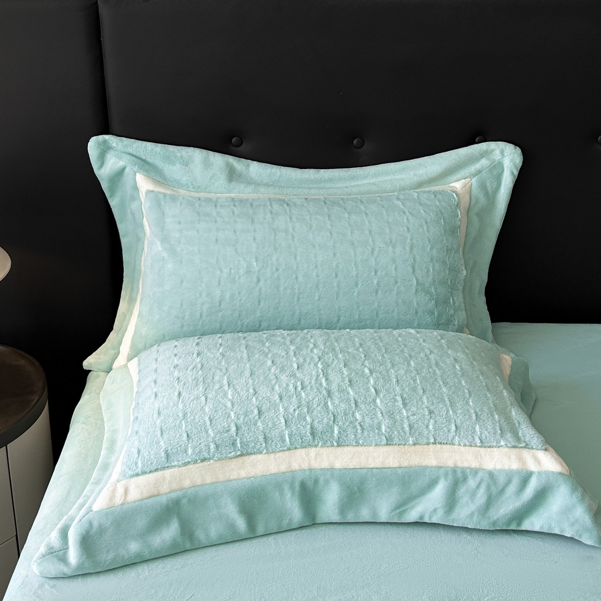 91家纺网 家纺一手货源 找家纺 佳品居 2025新款11斤重加厚兔毛绒轻奢摩卡系列牛奶绒双拼角四件套 摩卡 -浅绿