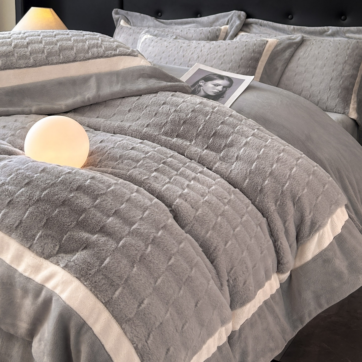 91家纺网 家纺一手货源 找家纺 佳品居 2025新款11斤重加厚兔毛绒轻奢摩卡系列牛奶绒双拼角四件套 摩卡-高级灰