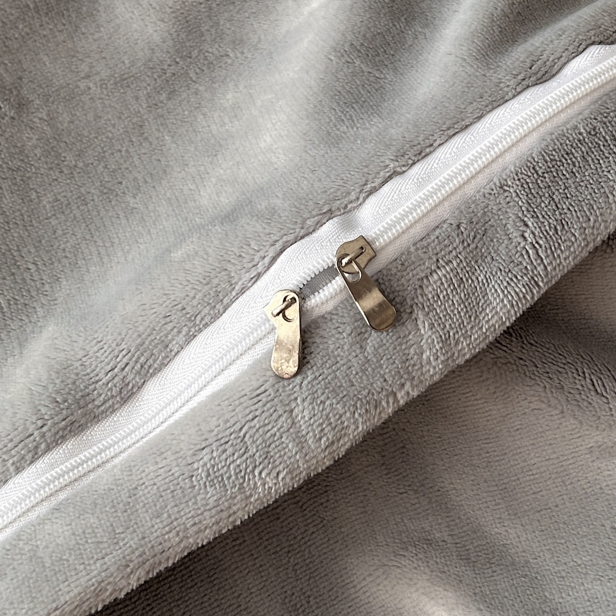 91家纺网 家纺一手货源 找家纺 佳品居 2025新款11斤重加厚兔毛绒轻奢摩卡系列牛奶绒双拼角四件套 摩卡-高级灰