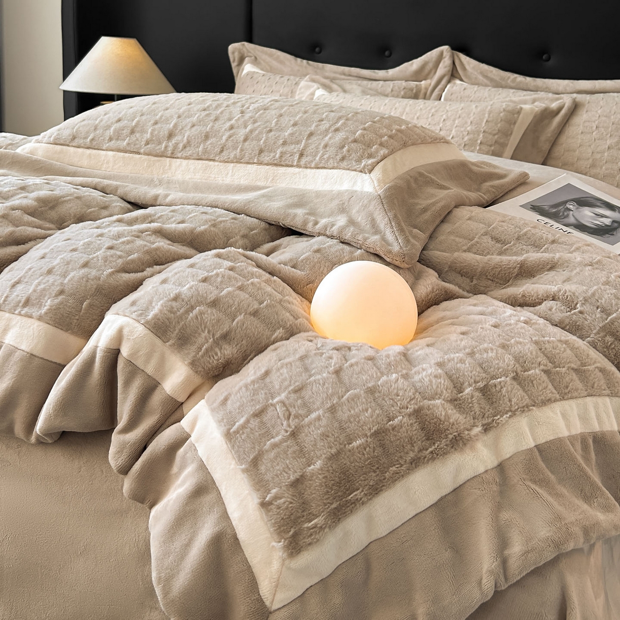 91家纺网 家纺一手货源 找家纺 佳品居 2025新款11斤重加厚兔毛绒轻奢摩卡系列牛奶绒双拼角四件套 摩卡-奶咖