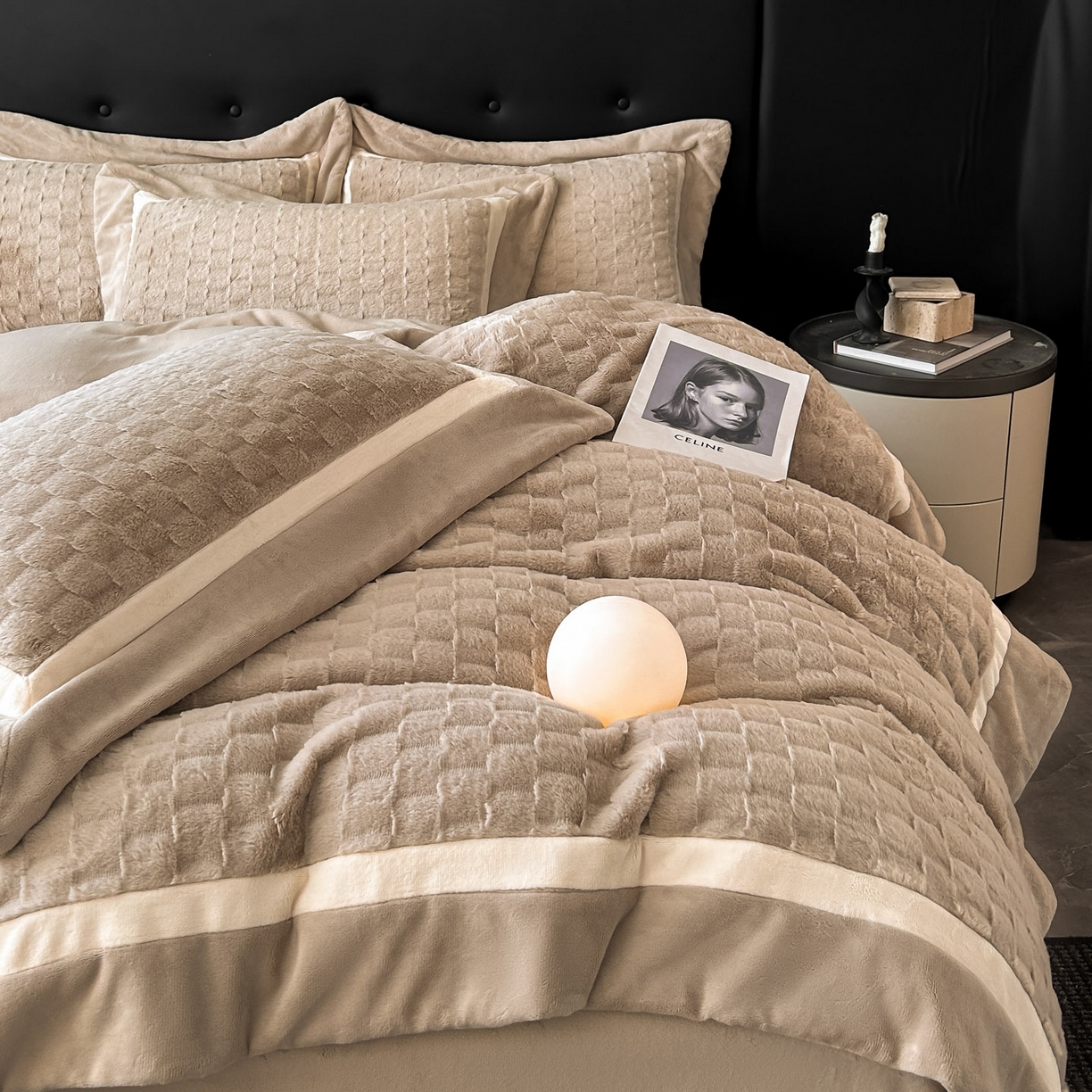 91家纺网 家纺一手货源 找家纺 佳品居 2025新款11斤重加厚兔毛绒轻奢摩卡系列牛奶绒双拼角四件套 摩卡-奶咖