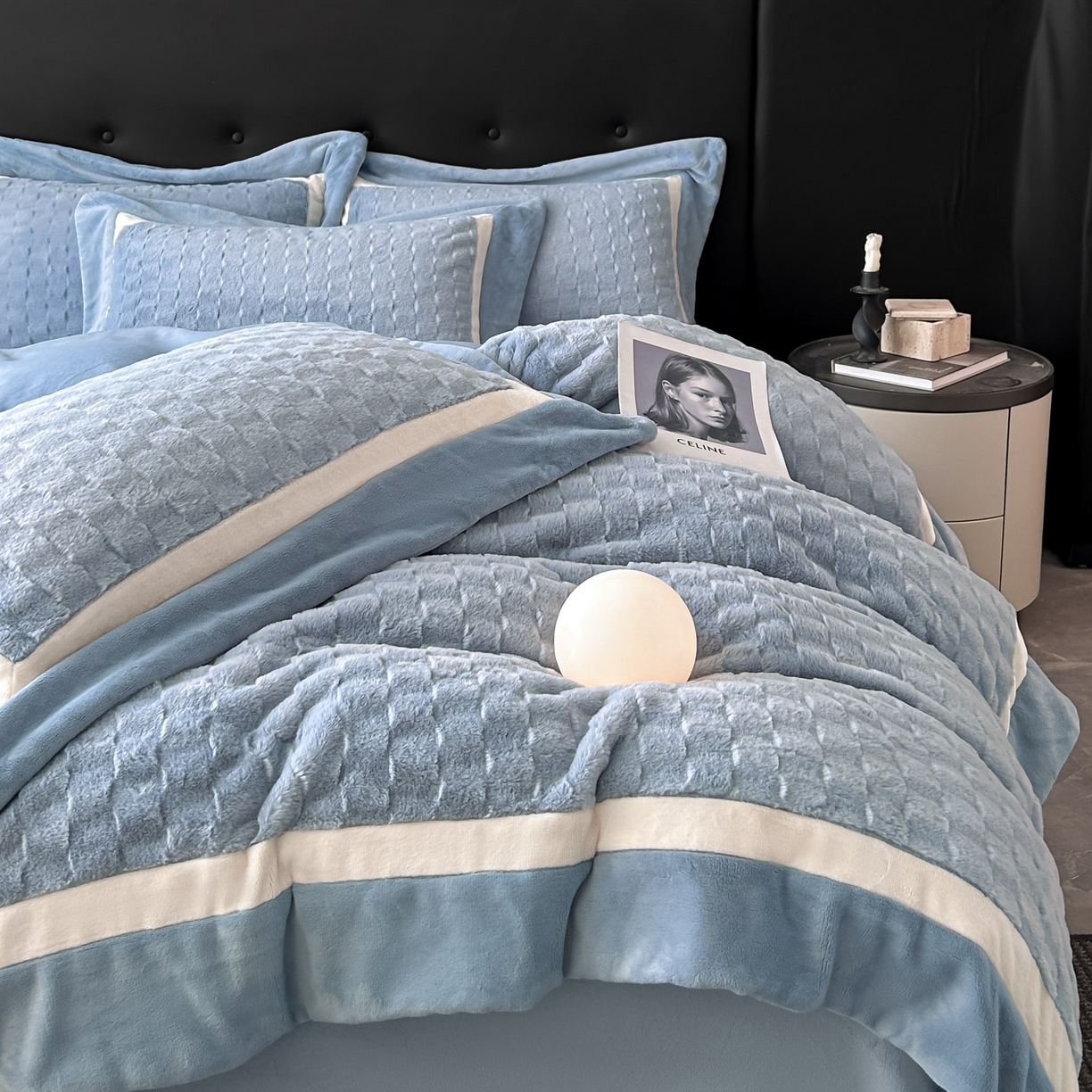 91家纺网 家纺一手货源 找家纺 佳品居 2025新款11斤重加厚兔毛绒轻奢摩卡系列牛奶绒双拼角四件套 摩卡-湖蓝