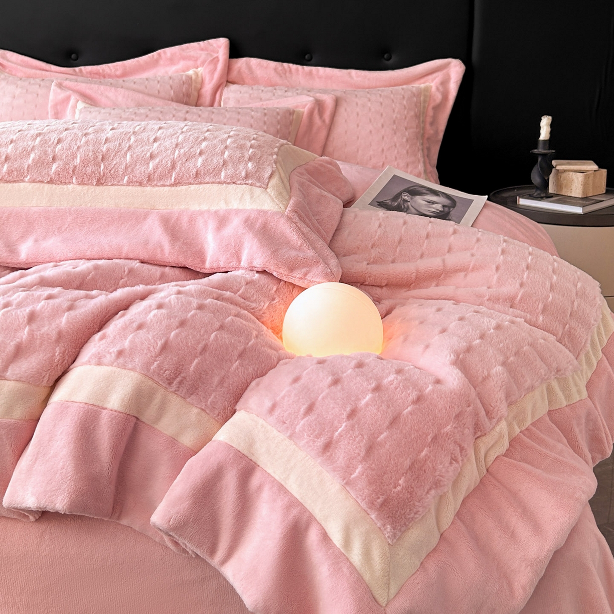 91家纺网 家纺一手货源 找家纺 佳品居 2025新款11斤重加厚兔毛绒轻奢摩卡系列牛奶绒双拼角四件套 摩卡-胭脂粉