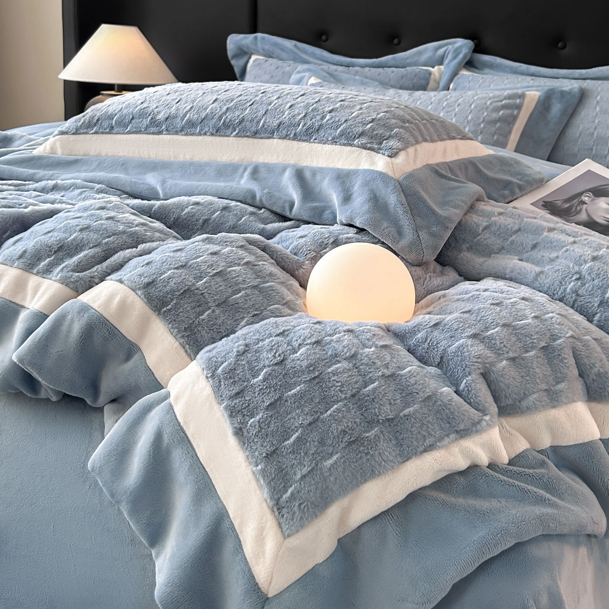 91家纺网 家纺一手货源 找家纺 佳品居 2025新款11斤重加厚兔毛绒轻奢摩卡系列牛奶绒双拼角四件套 摩卡-湖蓝