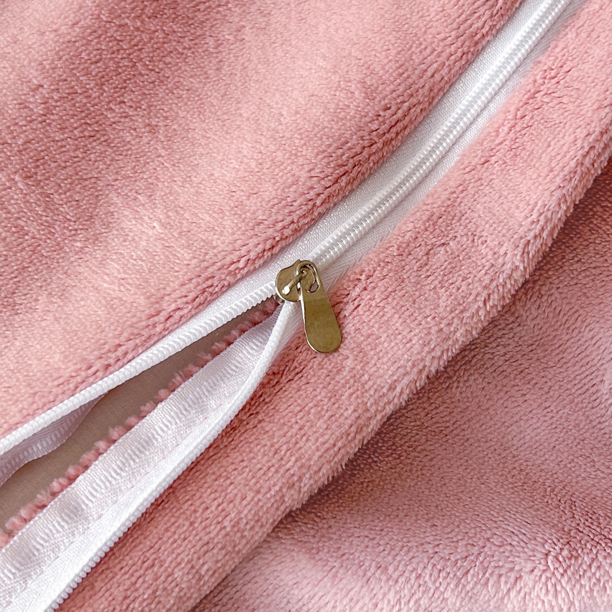 91家纺网 家纺一手货源 找家纺 佳品居 2025新款11斤重加厚兔毛绒轻奢摩卡系列牛奶绒双拼角四件套 摩卡-樱花粉