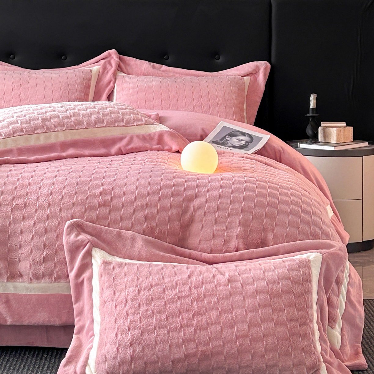 91家纺网 家纺一手货源 找家纺 佳品居 2025新款11斤重加厚兔毛绒轻奢摩卡系列牛奶绒双拼角四件套 摩卡-樱花粉