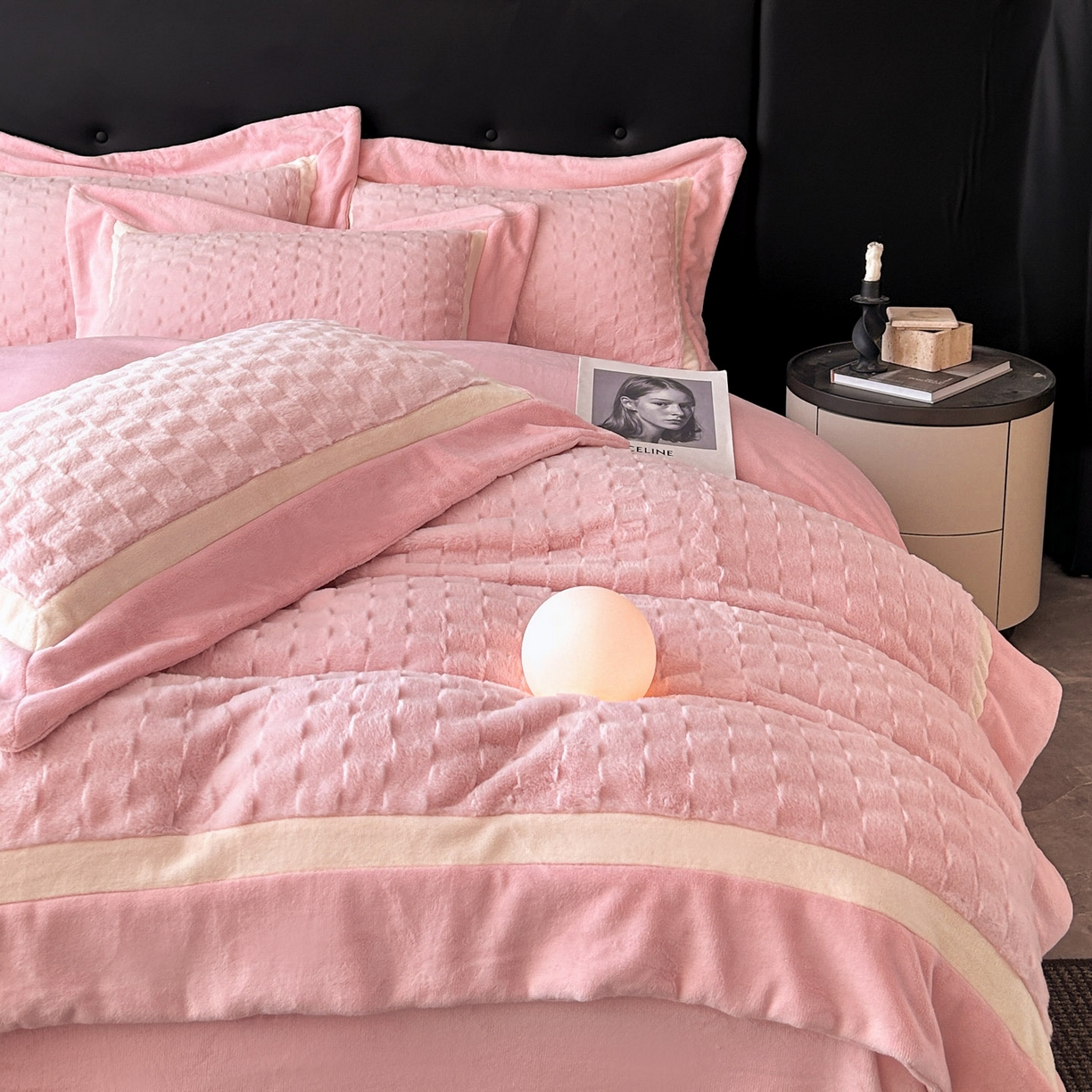 91家纺网 家纺一手货源 找家纺 佳品居 2025新款11斤重加厚兔毛绒轻奢摩卡系列牛奶绒双拼角四件套 摩卡-胭脂粉