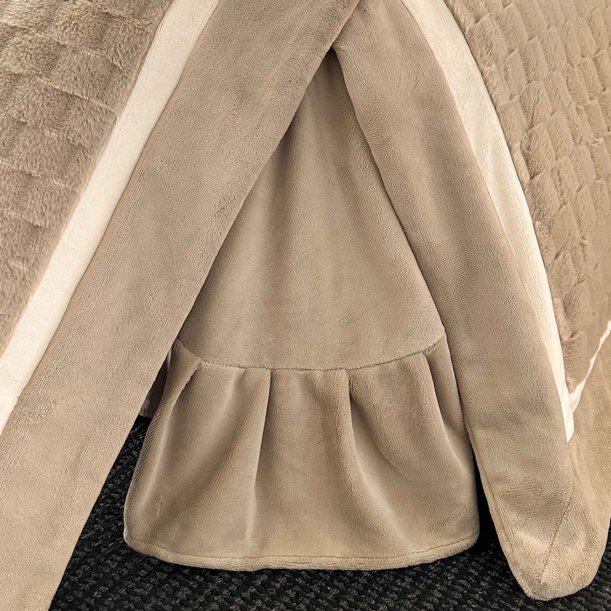 91家纺网 家纺一手货源 找家纺 佳品居 2025新款11斤重加厚兔毛绒轻奢摩卡系列牛奶绒双拼角四件套 摩卡-奶咖