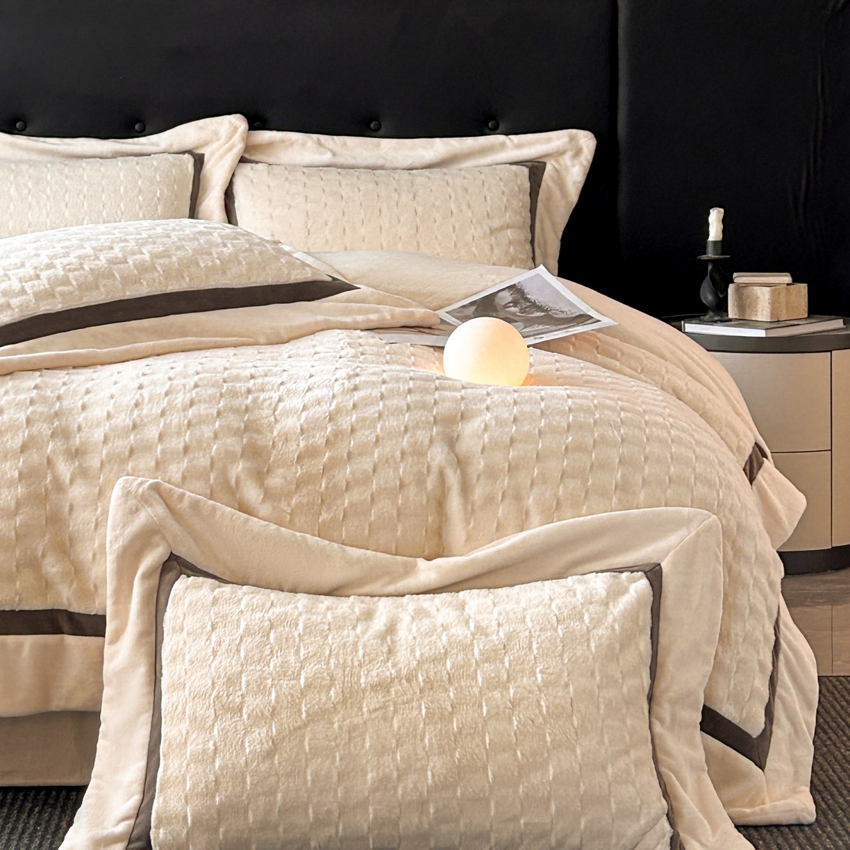 91家纺网 家纺一手货源 找家纺 佳品居 2025新款11斤重加厚兔毛绒轻奢摩卡系列牛奶绒双拼角四件套 摩卡-奶白