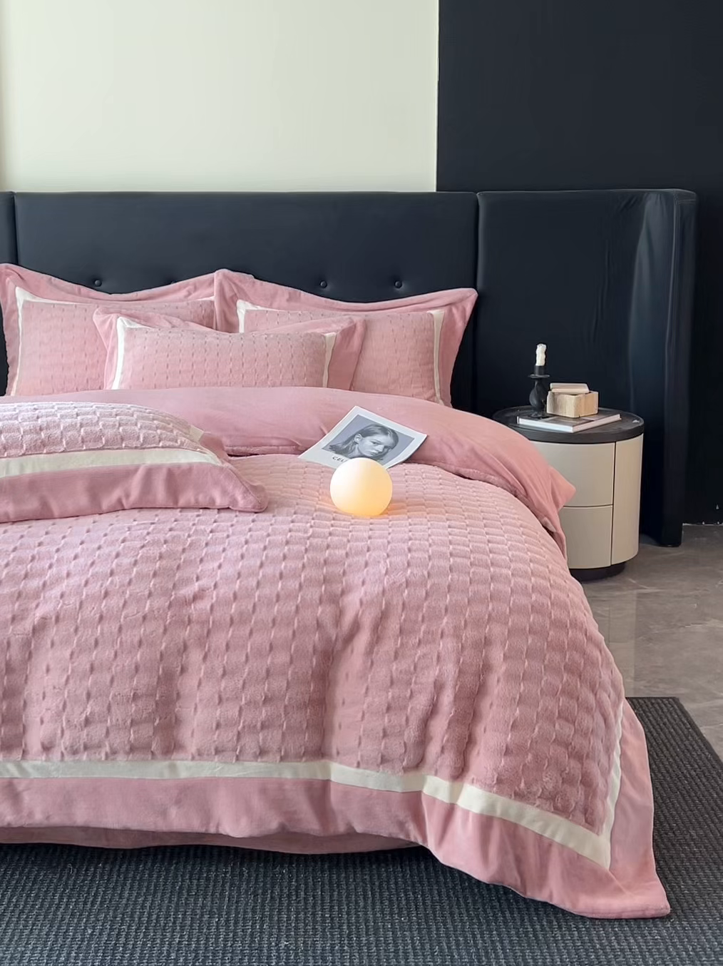 91家纺网 家纺一手货源 找家纺 佳品居 2025新款11斤重加厚兔毛绒轻奢摩卡系列牛奶绒双拼角四件套 摩卡-樱花粉