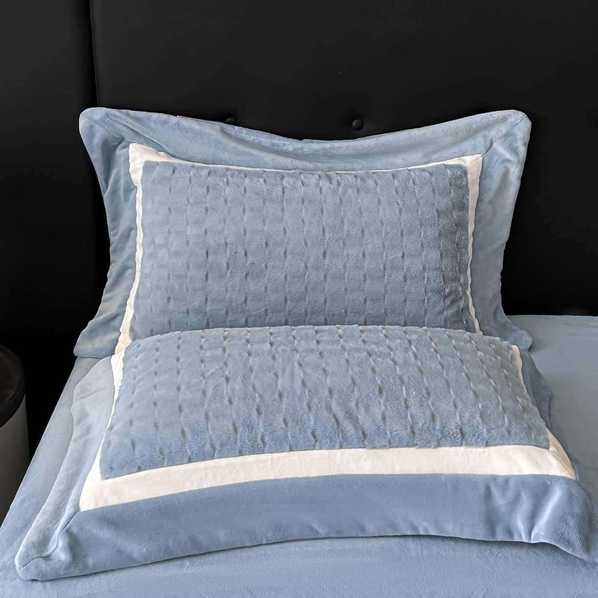 91家纺网 家纺一手货源 找家纺 佳品居 2025新款11斤重加厚兔毛绒轻奢摩卡系列牛奶绒双拼角四件套 摩卡-湖蓝