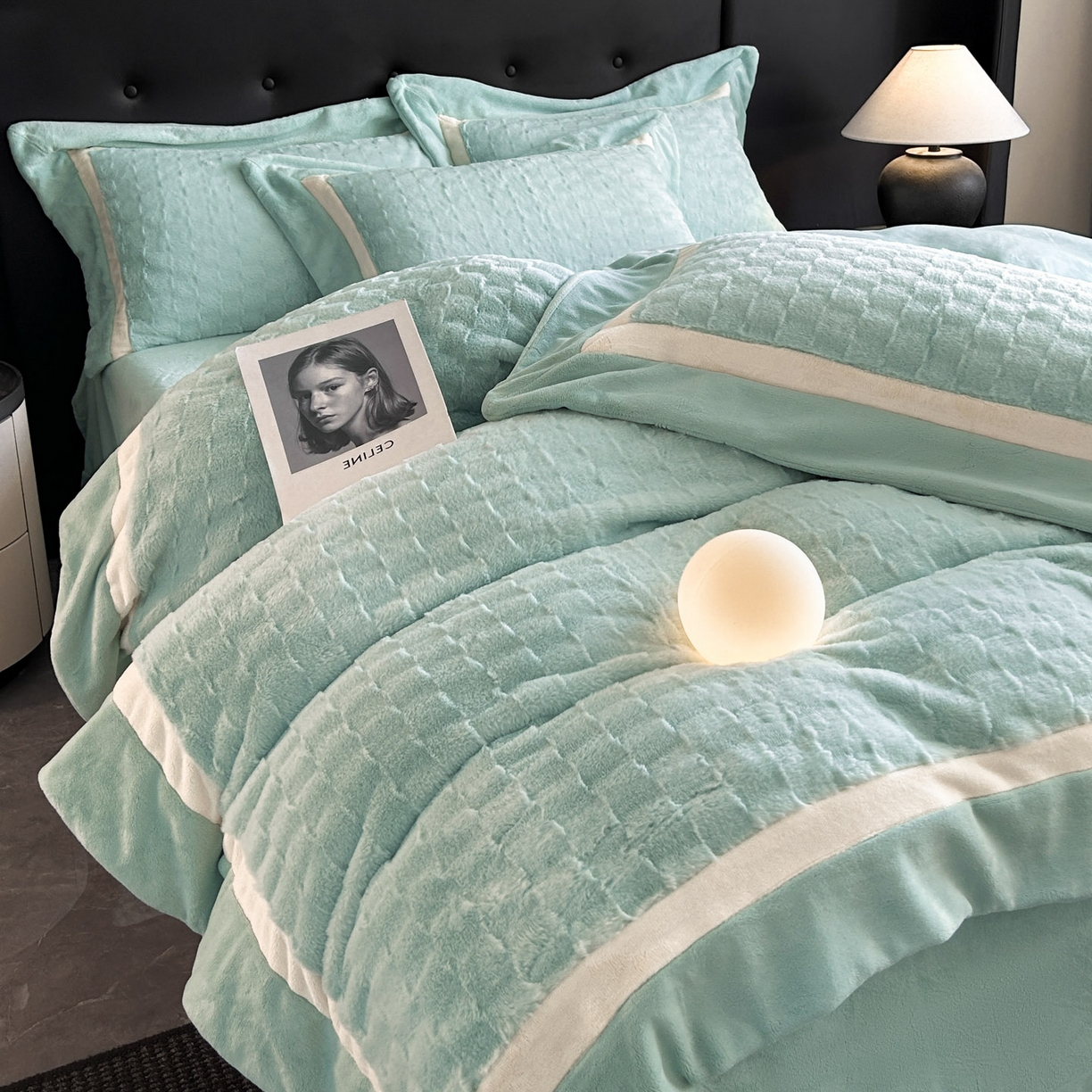 91家纺网 家纺一手货源 找家纺 佳品居 2025新款11斤重加厚兔毛绒轻奢摩卡系列牛奶绒双拼角四件套 摩卡 -浅绿