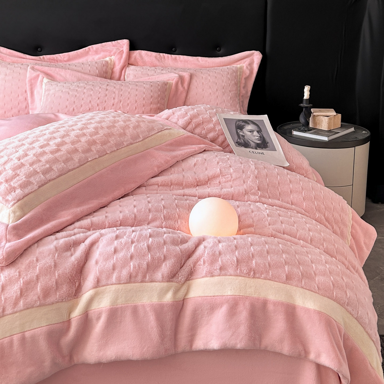 91家纺网 家纺一手货源 找家纺 佳品居 2025新款11斤重加厚兔毛绒轻奢摩卡系列牛奶绒双拼角四件套 摩卡-胭脂粉