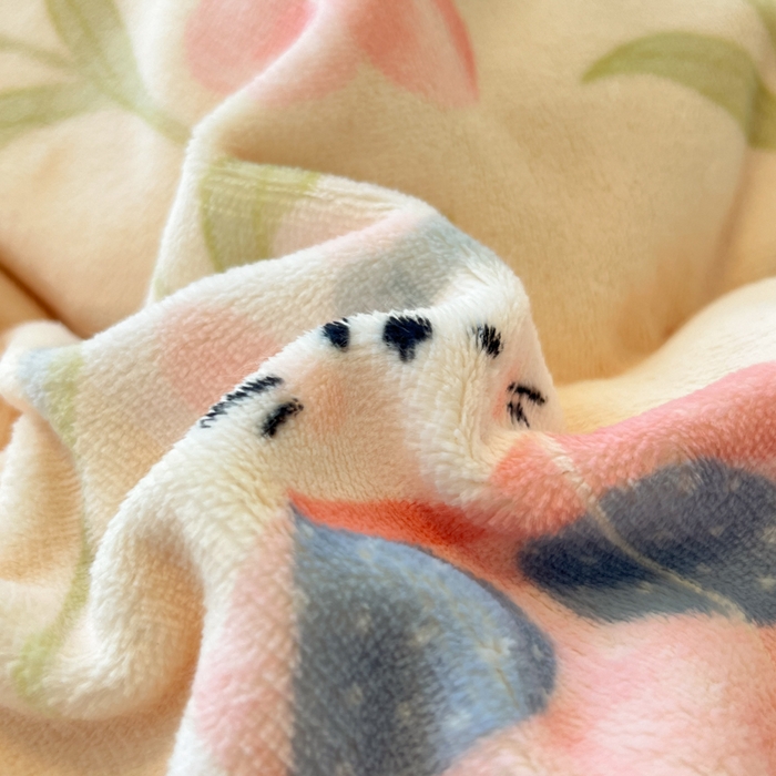 91家纺网 家纺一手货源 找家纺 柒月家居 2025新款加厚200克牛奶绒四件套 花从兔