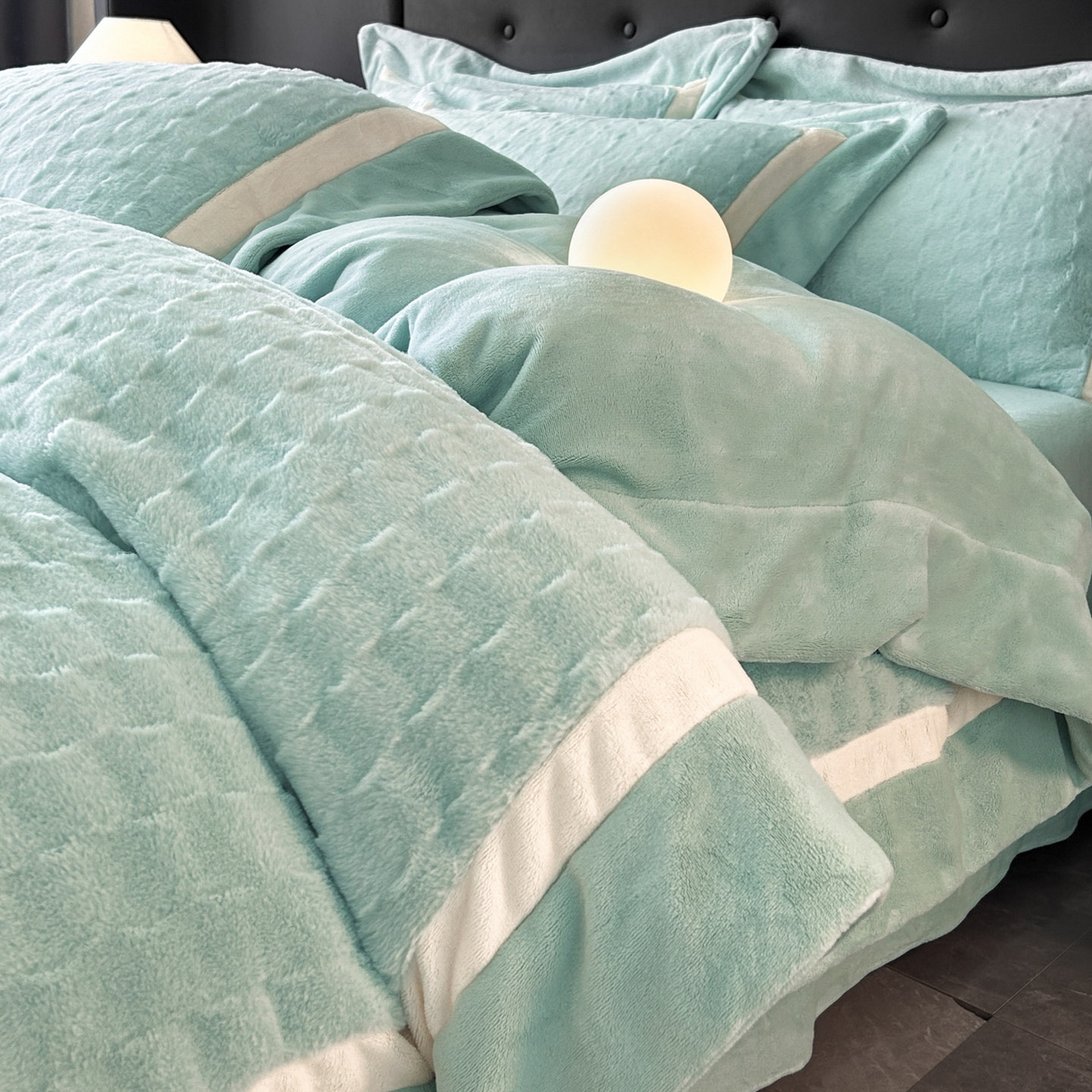 91家纺网 家纺一手货源 找家纺 （总）佳品居 2025新款11斤重加厚兔毛绒轻奢摩卡系列牛奶绒双拼角四件套