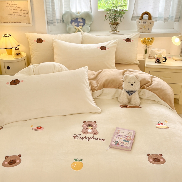 利欧 2025新款满绣卡通牛奶绒刺绣四件套 卡拉巴皮-米黄