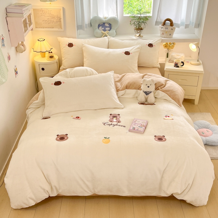 91家纺网 家纺一手货源 找家纺 利欧 2025新款满绣卡通牛奶绒刺绣四件套 卡拉巴皮-米黄