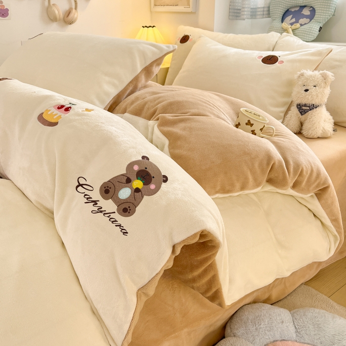 91家纺网 家纺一手货源 找家纺 利欧 2025新款满绣卡通牛奶绒刺绣四件套 卡拉巴皮-米黄