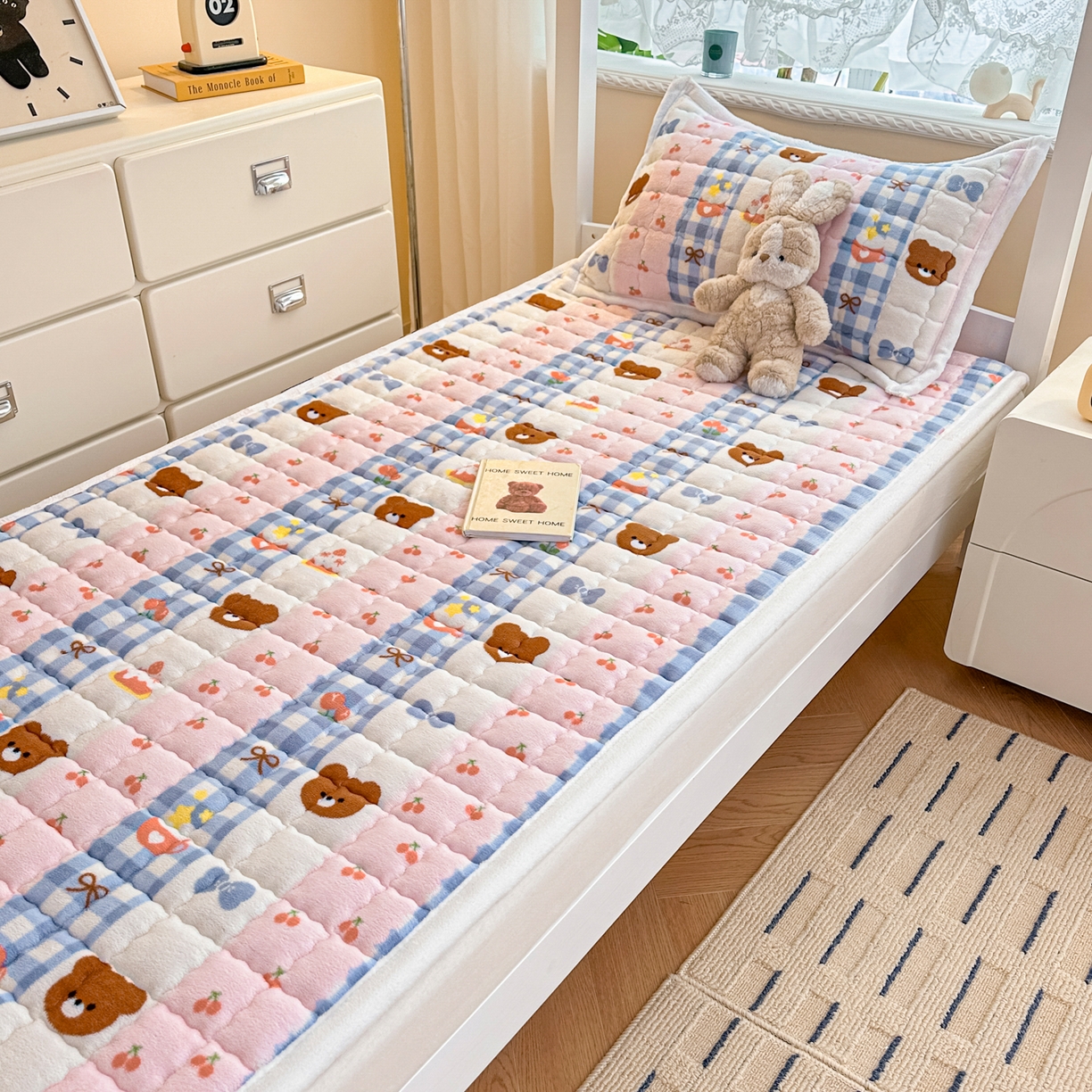 91家纺网 家纺一手货源 找家纺 川悦生活 2025新款A类印花牛奶绒床垫加厚绒保暖床床褥 床垫奶朵布丁熊