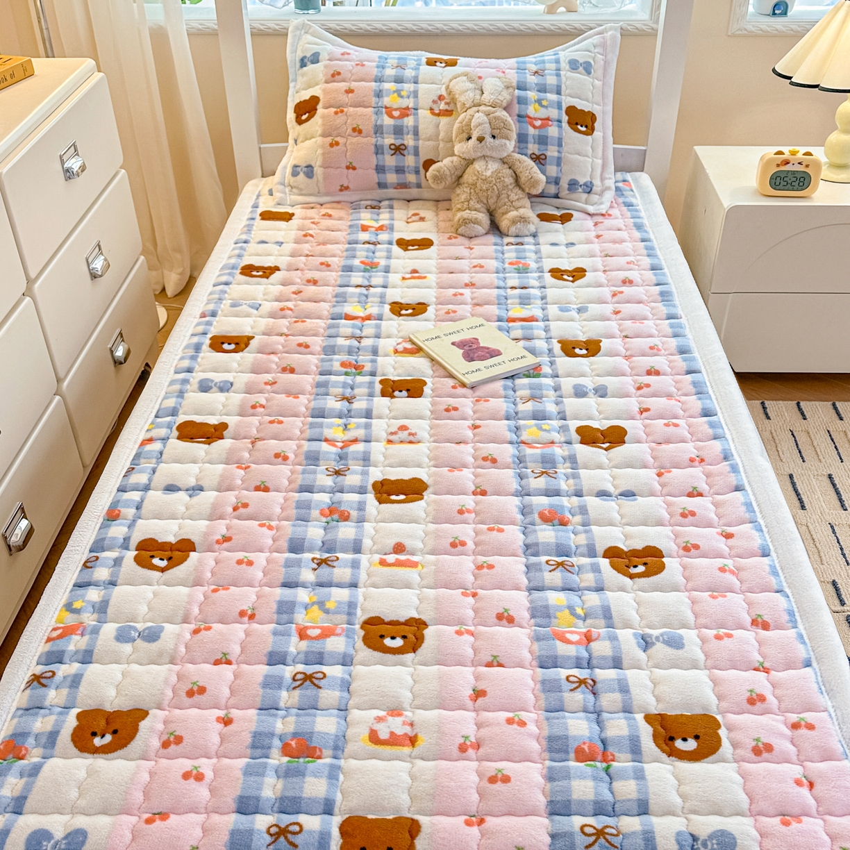 91家纺网 家纺一手货源 找家纺 川悦生活 2025新款A类印花牛奶绒床垫加厚绒保暖床床褥 床垫奶朵布丁熊