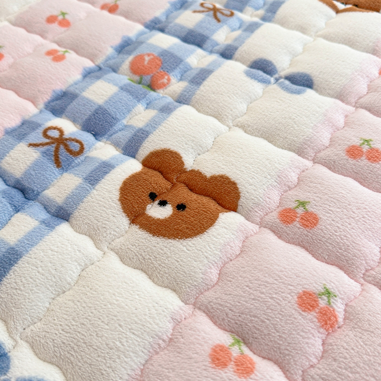 91家纺网 家纺一手货源 找家纺 川悦生活 2025新款A类印花牛奶绒床垫加厚绒保暖床床褥 床垫奶朵布丁熊