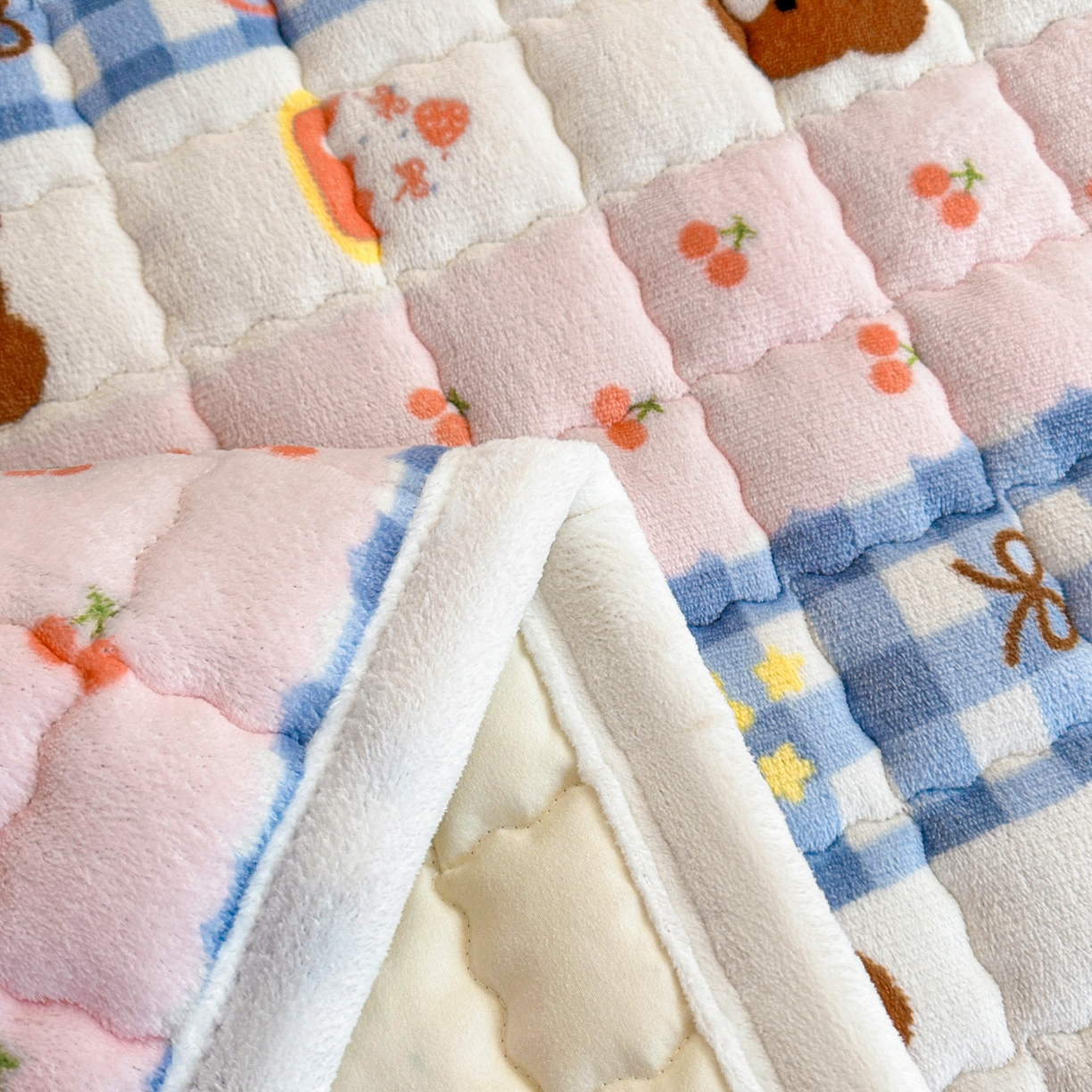 91家纺网 家纺一手货源 找家纺 川悦生活 2025新款A类印花牛奶绒床垫加厚绒保暖床床褥 床垫奶朵布丁熊